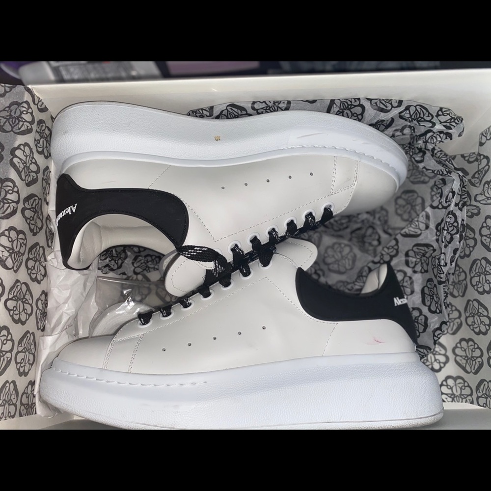 Alexander Mcqueens . - Picture 3 of 3